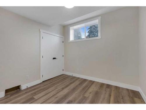 305 34 Avenue Ne, Calgary, AB - Indoor Photo Showing Other Room