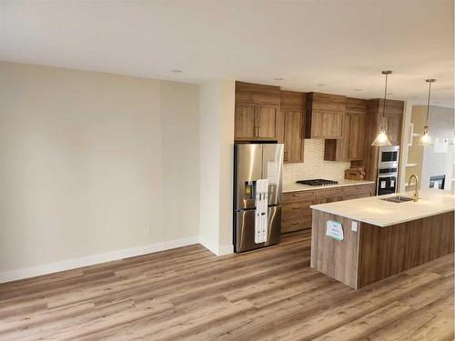 305 34 Avenue Ne, Calgary, AB - Indoor Photo Showing Kitchen With Stainless Steel Kitchen With Upgraded Kitchen