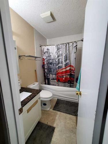 10-4740 Dalton Drive Nw, Calgary, AB - Indoor Photo Showing Bathroom