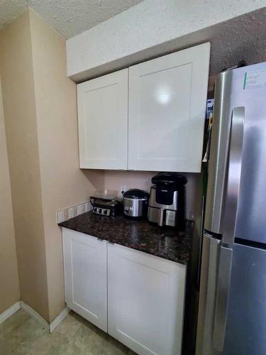 10-4740 Dalton Drive Nw, Calgary, AB - Indoor Photo Showing Kitchen