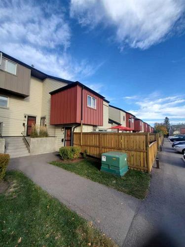 10-4740 Dalton Drive Nw, Calgary, AB - Outdoor