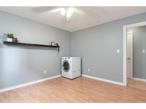 201-2503 17 Street Sw, Calgary, AB - Indoor Photo Showing Laundry Room