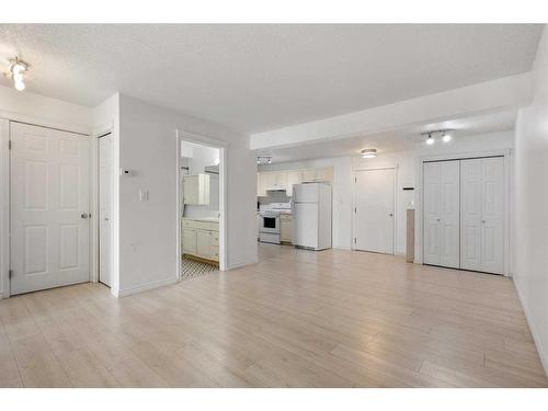 208-1528 11 Avenue Sw, Calgary, AB - Indoor Photo Showing Other Room