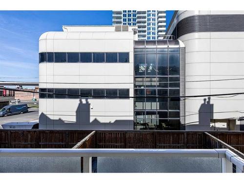 208-1528 11 Street, Calgary, AB - Outdoor