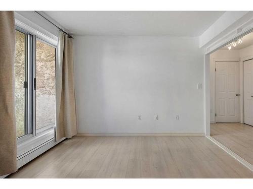 208-1528 11 Avenue Sw, Calgary, AB - Indoor Photo Showing Other Room