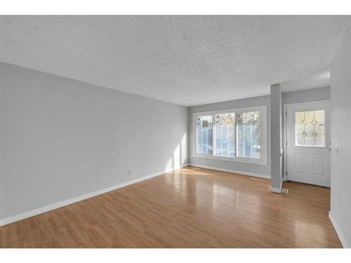 4239 58 Street Ne, Calgary, AB - Indoor Photo Showing Other Room