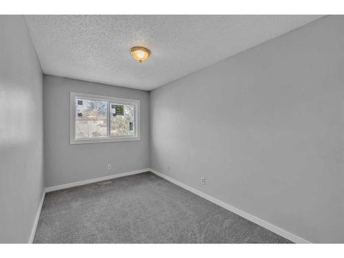 4239 58 Street Ne, Calgary, AB - Indoor Photo Showing Other Room