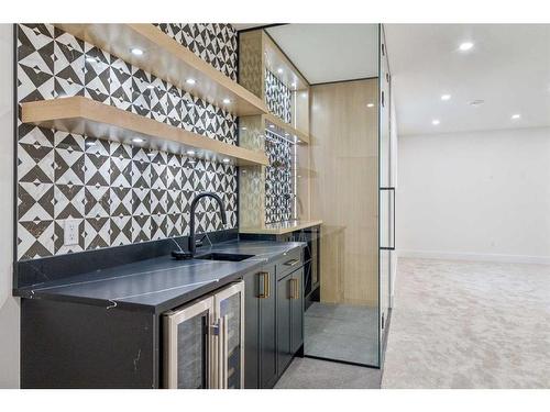 4804 5 Avenue Sw, Calgary, AB - Indoor Photo Showing Kitchen