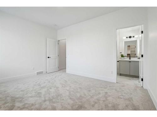 4804 5 Avenue Sw, Calgary, AB - Indoor Photo Showing Other Room