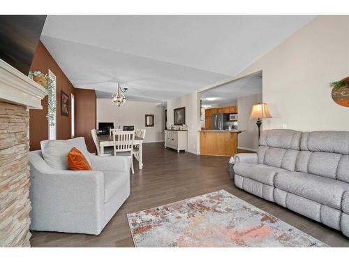 404-39 Hidden Creek Place Nw, Calgary, AB - Indoor Photo Showing Living Room