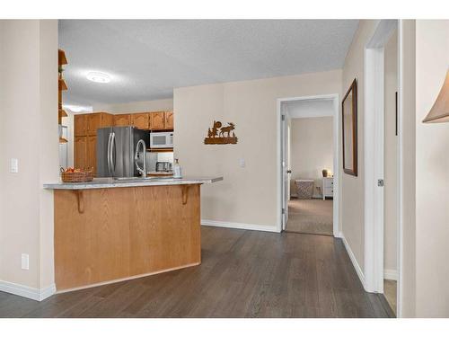 404-39 Hidden Creek Place Nw, Calgary, AB - Indoor Photo Showing Kitchen