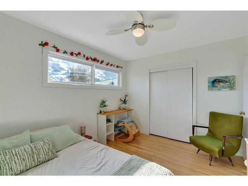 3507 35 Avenue Sw, Calgary, AB - Indoor Photo Showing Bedroom