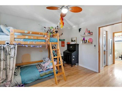 3507 35 Avenue Sw, Calgary, AB - Indoor Photo Showing Bedroom