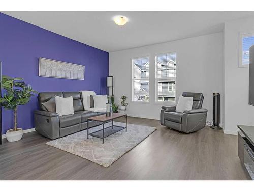 217 South Point Park Sw, Airdrie, AB - Indoor Photo Showing Living Room