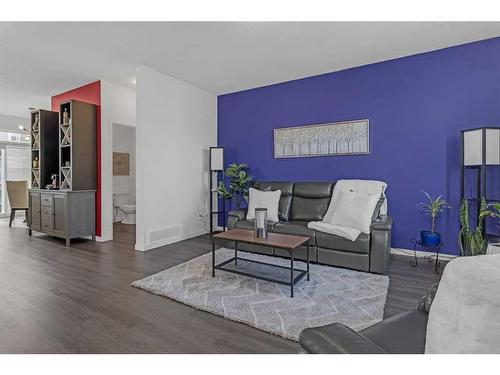 217 South Point Park Sw, Airdrie, AB - Indoor Photo Showing Living Room