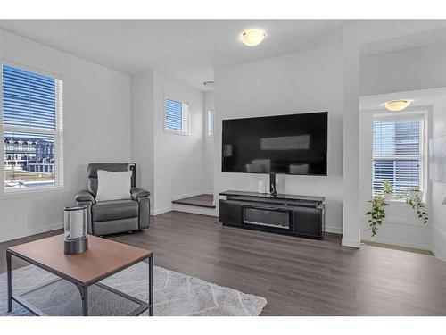 217 South Point Park Sw, Airdrie, AB - Indoor Photo Showing Living Room