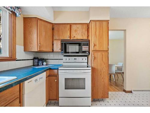 5842 Dalcastle Drive Nw, Calgary, AB - Indoor Photo Showing Kitchen