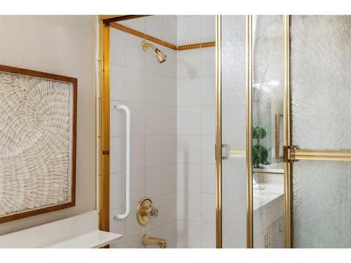 5842 Dalcastle Drive Nw, Calgary, AB - Indoor Photo Showing Bathroom