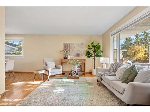 5842 Dalcastle Drive Nw, Calgary, AB - Indoor Photo Showing Living Room