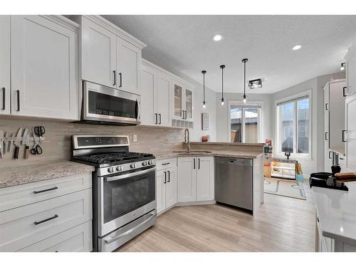 3118 38 Street Sw, Calgary, AB - Indoor Photo Showing Kitchen With Stainless Steel Kitchen With Upgraded Kitchen