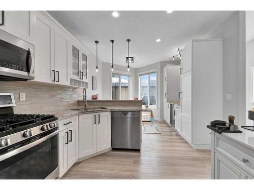 3118 38 Street Sw, Calgary, AB - Indoor Photo Showing Kitchen With Stainless Steel Kitchen With Upgraded Kitchen