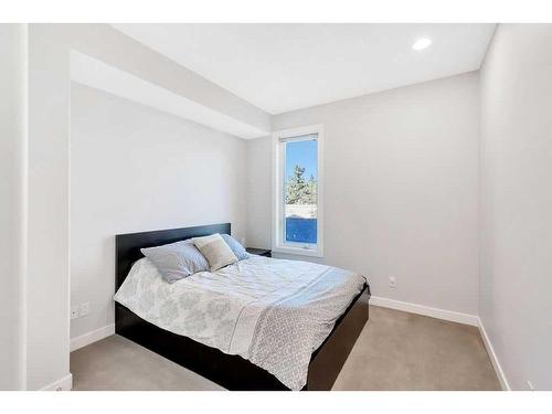 3118 38 Street Sw, Calgary, AB - Indoor Photo Showing Bedroom