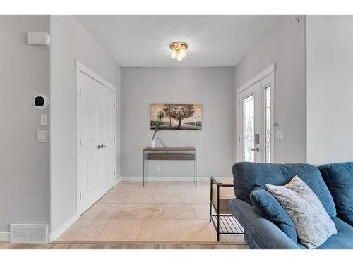 3118 38 Street Sw, Calgary, AB - Indoor