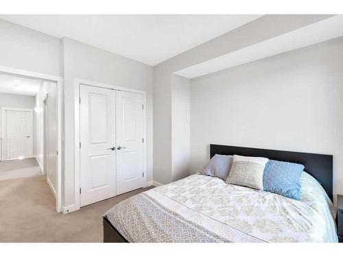 3118 38 Street Sw, Calgary, AB - Indoor Photo Showing Bedroom