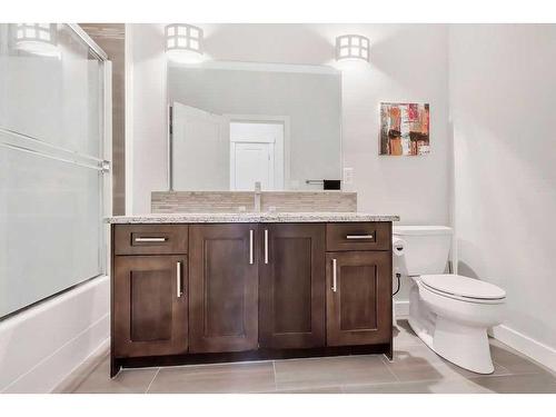 3118 38 Street Sw, Calgary, AB - Indoor Photo Showing Bathroom