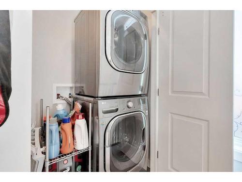 3118 38 Street Sw, Calgary, AB - Indoor Photo Showing Laundry Room