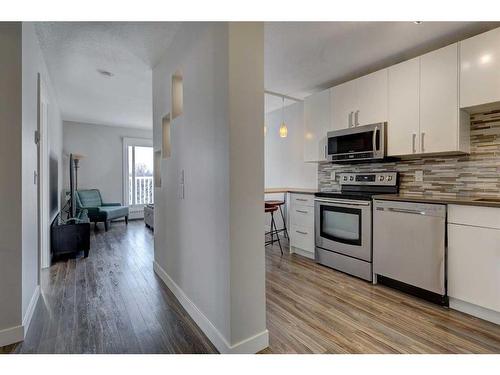 414-2204 1 Street Sw, Calgary, AB - Indoor Photo Showing Kitchen