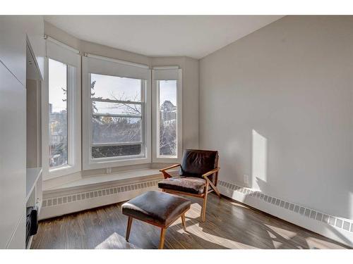 414-2204 1 Street Sw, Calgary, AB - Indoor Photo Showing Living Room