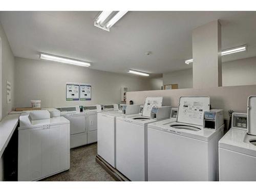 414-2204 1 Street Sw, Calgary, AB - Indoor Photo Showing Laundry Room