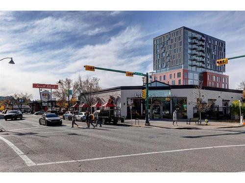 414-2204 1 Street Sw, Calgary, AB - Outdoor