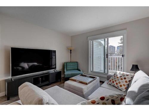 414-2204 1 Street Sw, Calgary, AB - Indoor Photo Showing Living Room