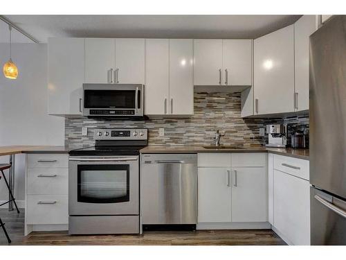 414-2204 1 Street Sw, Calgary, AB - Indoor Photo Showing Kitchen With Stainless Steel Kitchen With Upgraded Kitchen