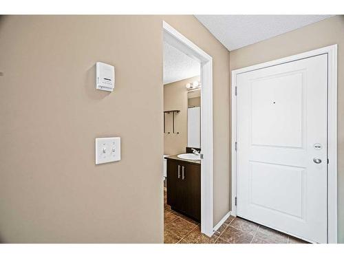 1311-81 Legacy Boulevard Se, Calgary, AB - Indoor Photo Showing Other Room