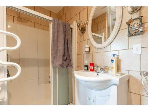 1218 Downie Street, Carstairs, AB - Indoor Photo Showing Bathroom