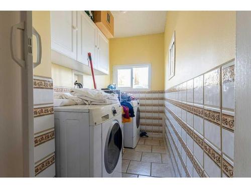 1218 Downie Street, Carstairs, AB - Indoor Photo Showing Laundry Room