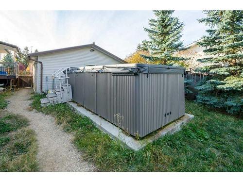 1218 Downie Street, Carstairs, AB - Outdoor