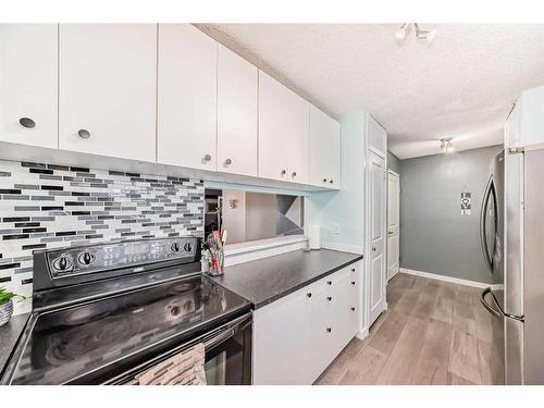 19-131 Templehill Drive Ne, Calgary, AB - Indoor Photo Showing Kitchen