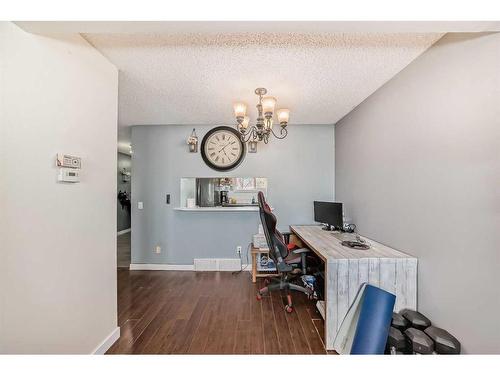 19-131 Templehill Drive Ne, Calgary, AB - Indoor Photo Showing Office