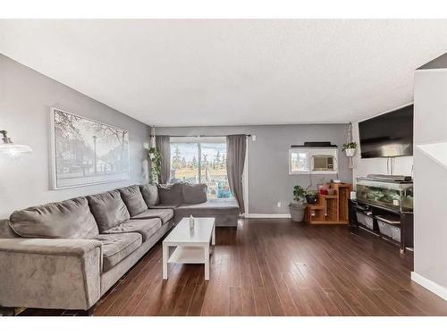 19-131 Templehill Drive Ne, Calgary, AB - Indoor Photo Showing Living Room