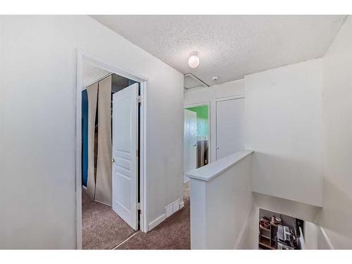 19-131 Templehill Drive Ne, Calgary, AB - Indoor Photo Showing Other Room