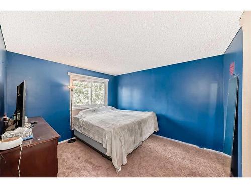 19-131 Templehill Drive Ne, Calgary, AB - Indoor Photo Showing Bedroom