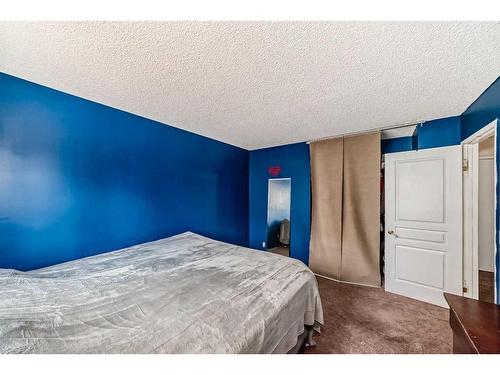 19-131 Templehill Drive Ne, Calgary, AB - Indoor Photo Showing Bedroom