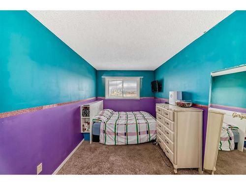 19-131 Templehill Drive Ne, Calgary, AB - Indoor Photo Showing Bedroom