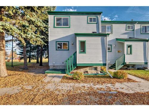 19-131 Templehill Drive Ne, Calgary, AB - Outdoor