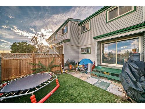 19-131 Templehill Drive Ne, Calgary, AB - Outdoor