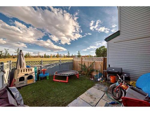 19-131 Templehill Drive Ne, Calgary, AB - Outdoor